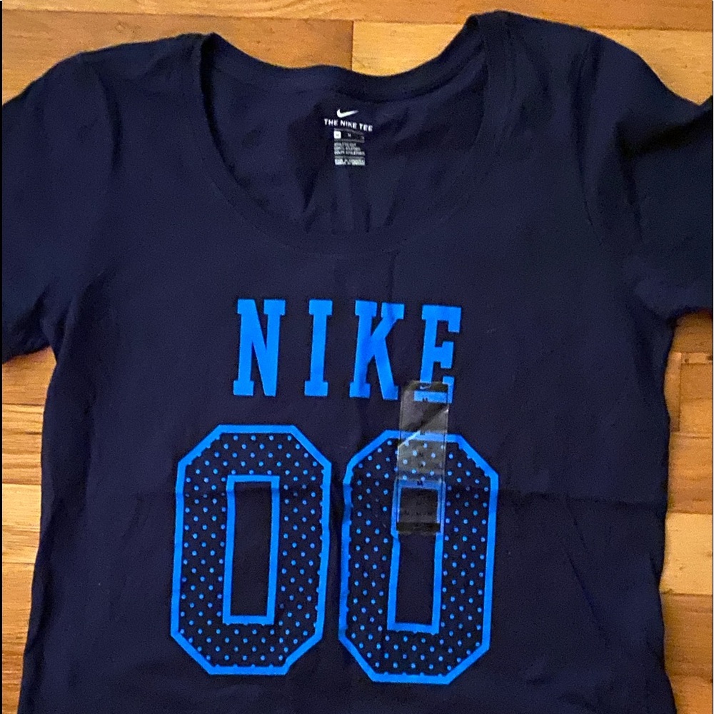 Ladies Nike Top. Brand new with tags! Retail $25